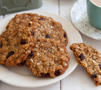 ANZAC Buscuits with Honey, Almonds & Raisins